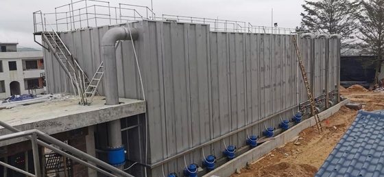 Zintegrowany system oczyszczania wody przemysłowej z pompą podłożową i osadami płynnymi